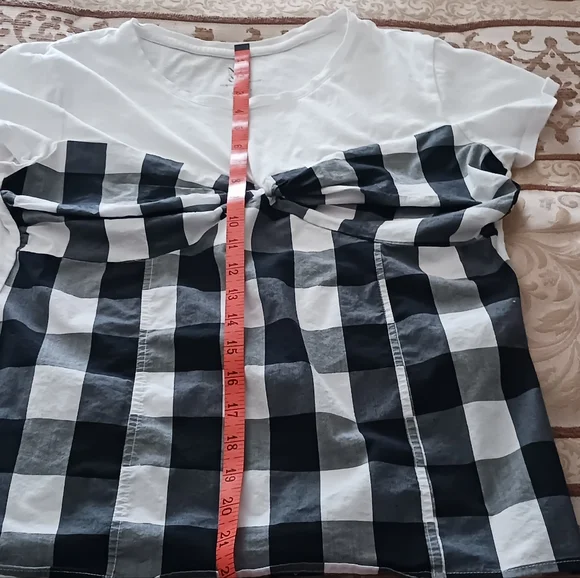 NY&Co. Black/ White checkered top. L EUC - Picture 6 of 7